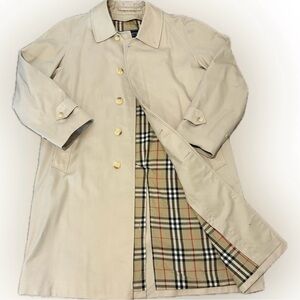 Burberry's London Size 48 Short
Men's Trench Coat